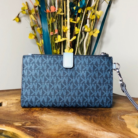 Michael Kors Jet Set Travel Double Zip Wristlet - Picture 4 of 8